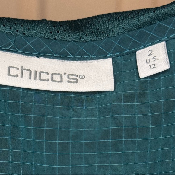 Like New Chico’s Nylon Water Repellent hooded jacket Size 2 =(Large/12) - Picture 5 of 6